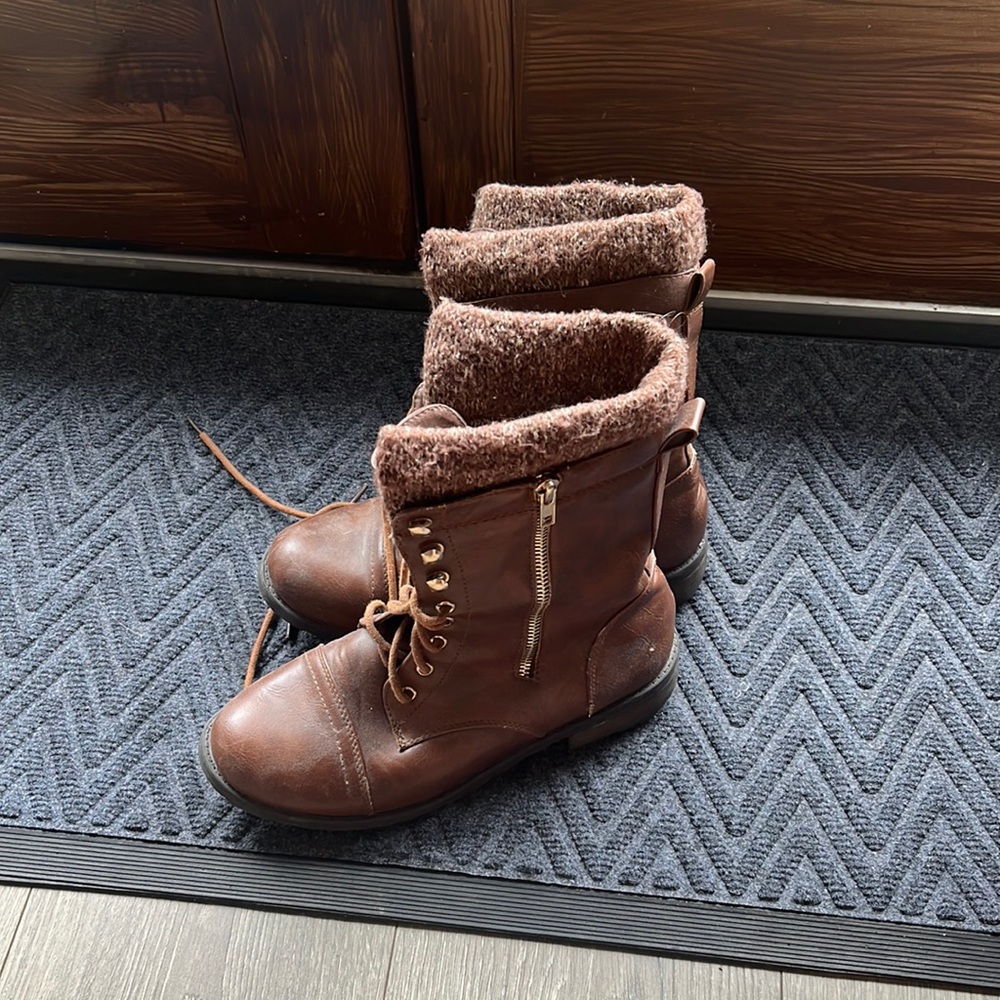 Combat boots